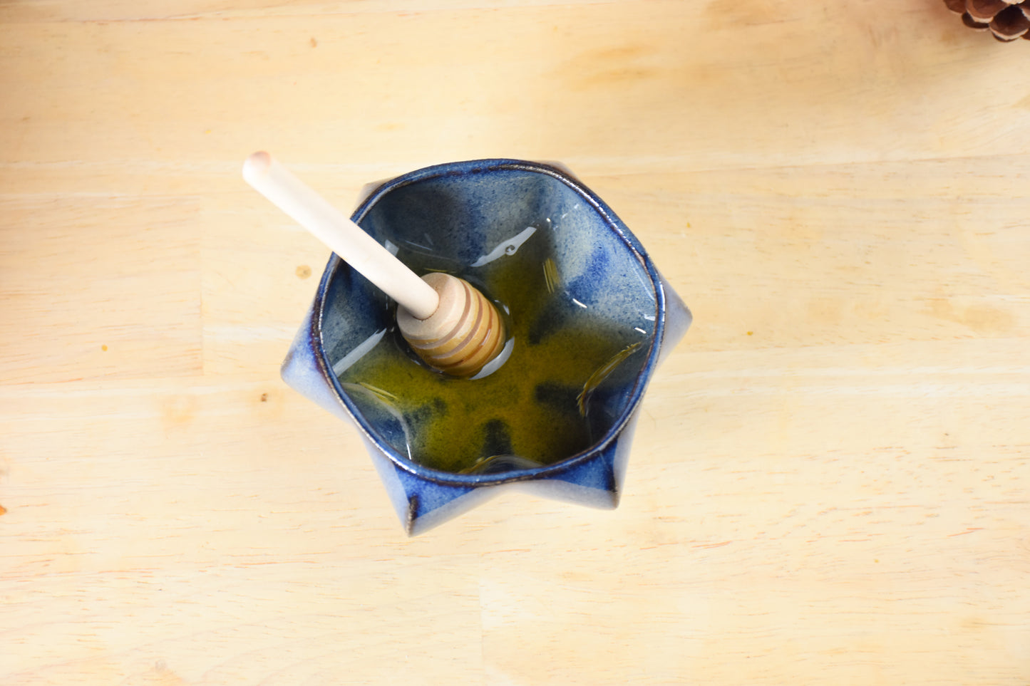 Top view of Pom Honey Pot showing Jewish Star shape formed by honey