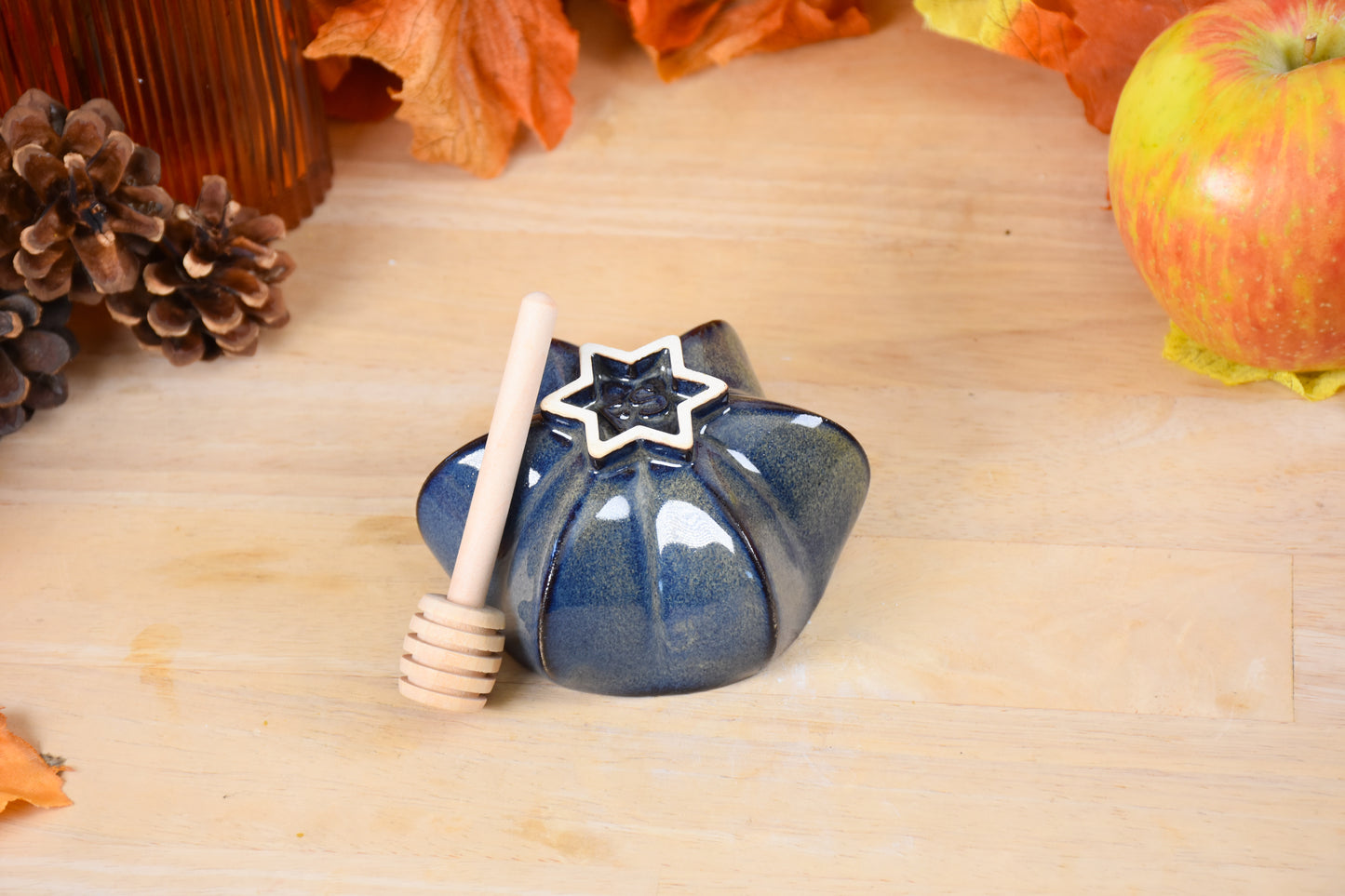 Pom Honey Pot Bottom View showing Jewish Star shaped foot
