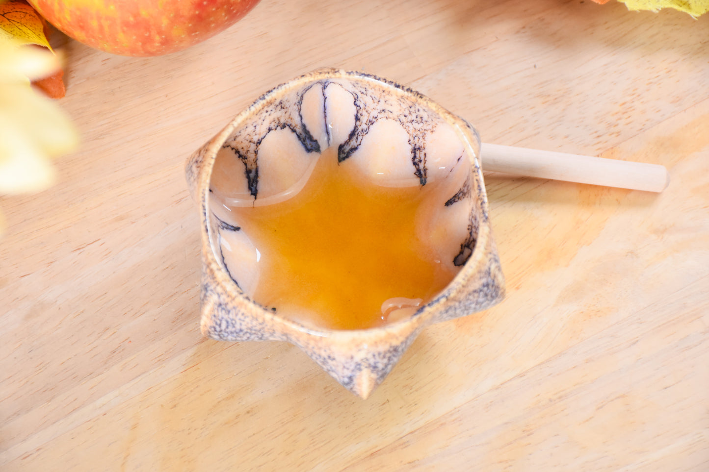 Top view of Pom Honey Pot showing Jewish Star shape formed by honey