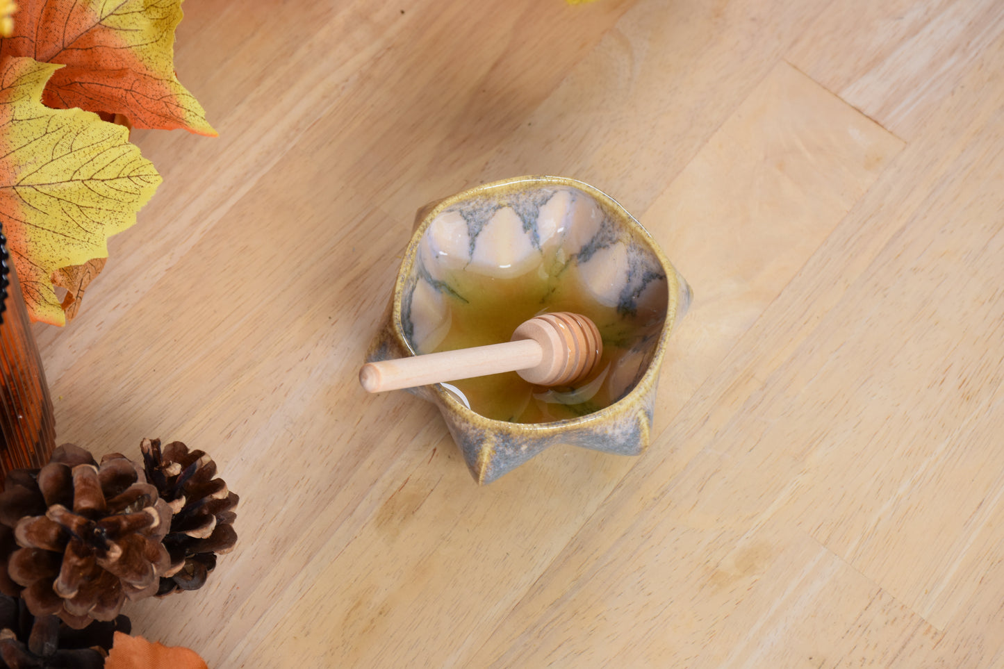 Top view of Pom Honey Pot showing Jewish Star shape formed by honey