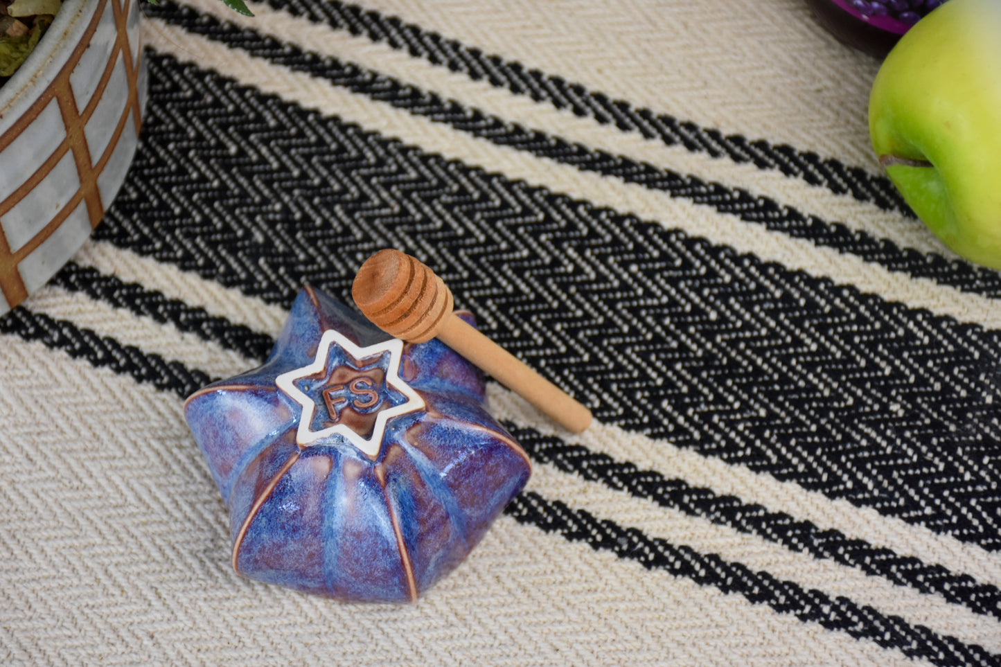 Rosh Hashanah Pom Honey Pot - Ultraviolet