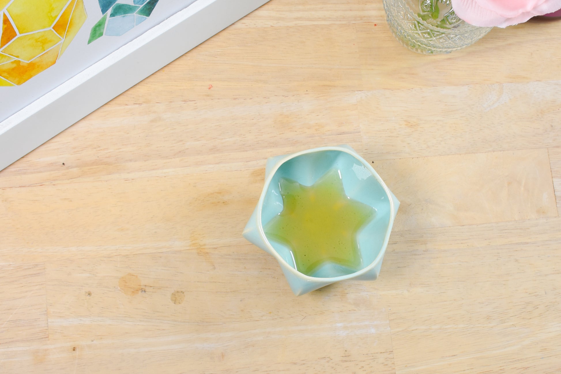 Top view of Pom Honey Pot showing Jewish Star shape formed by honey