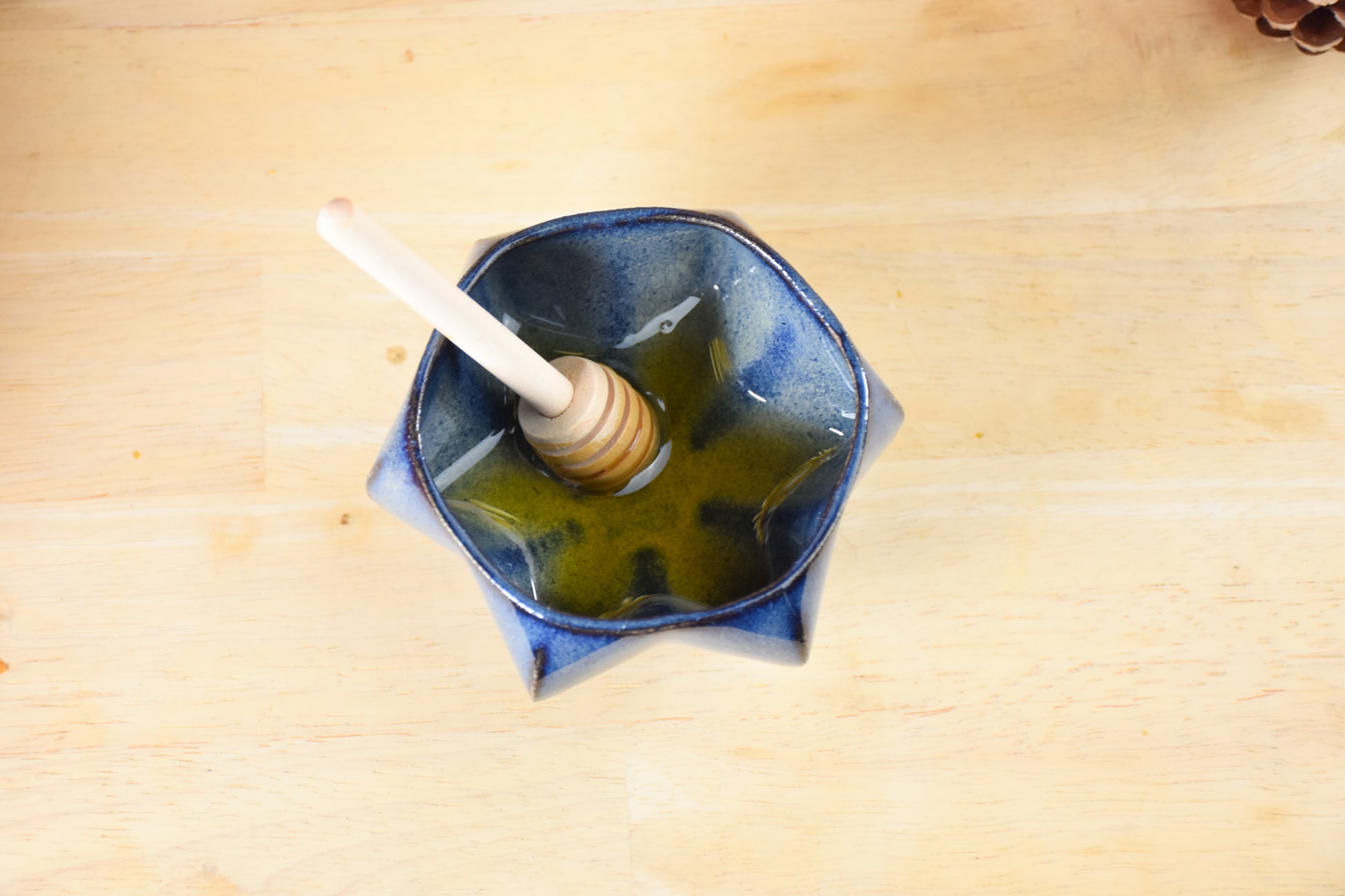 Top view of Pom Honey Pot showing Jewish Star shape formed by honey
