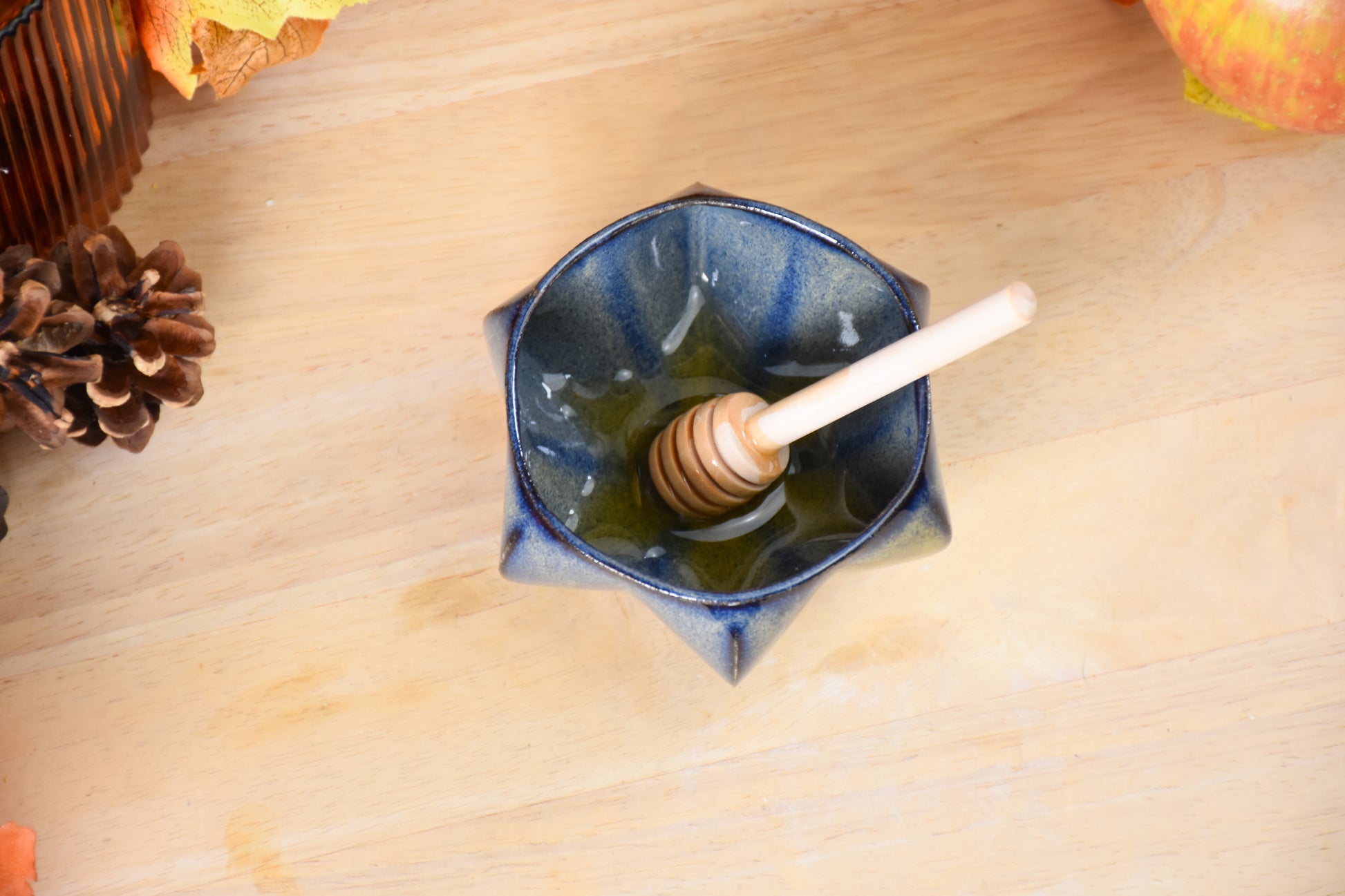 Top view of Pom Honey Pot showing Jewish Star shape formed by honey